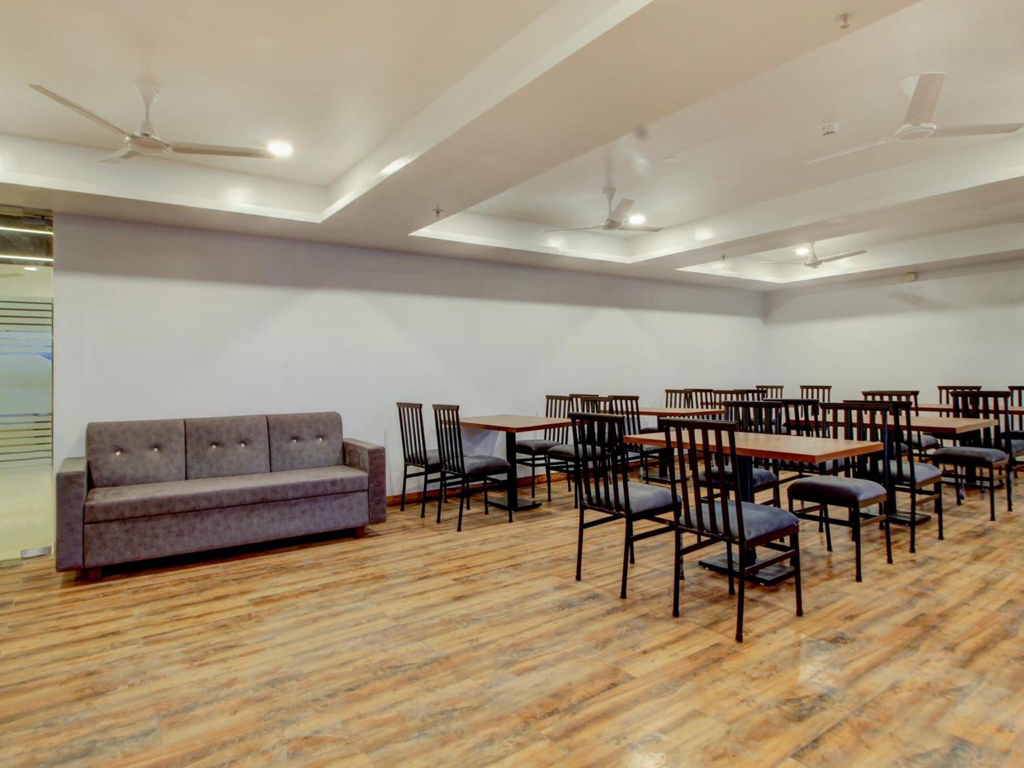 Hotel Townhouse Madgaon à Raia Extérieur photo